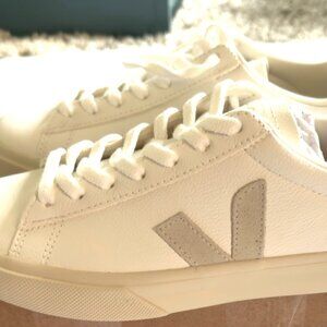 VEJA Campo Sneakers, Size 9, Extra White/Natural Suede, NEW IN BOX
